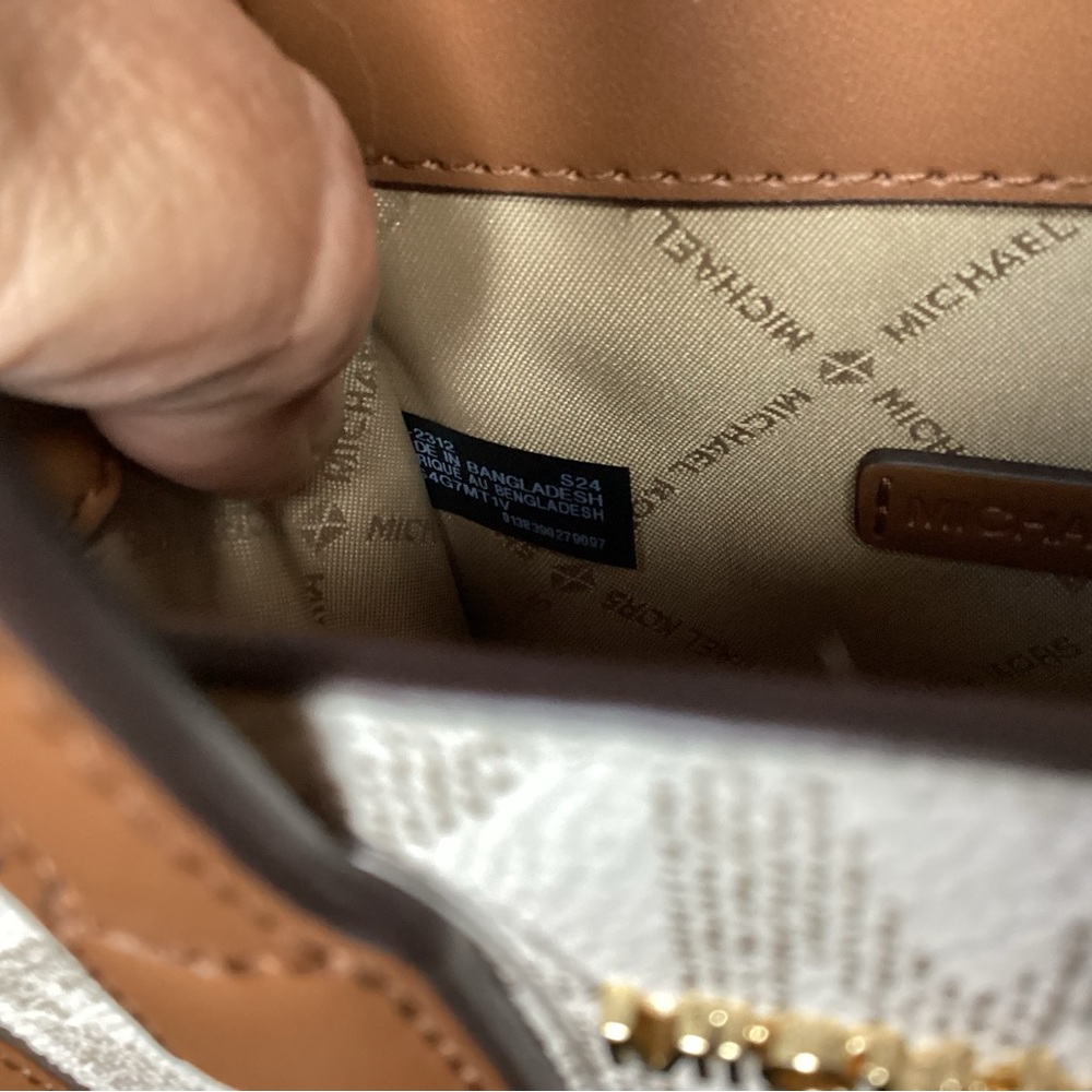Michael Kors Jet Set Logo Small Tote in Vanilla/Acorn NWT & In Box - Picture 7 of 14